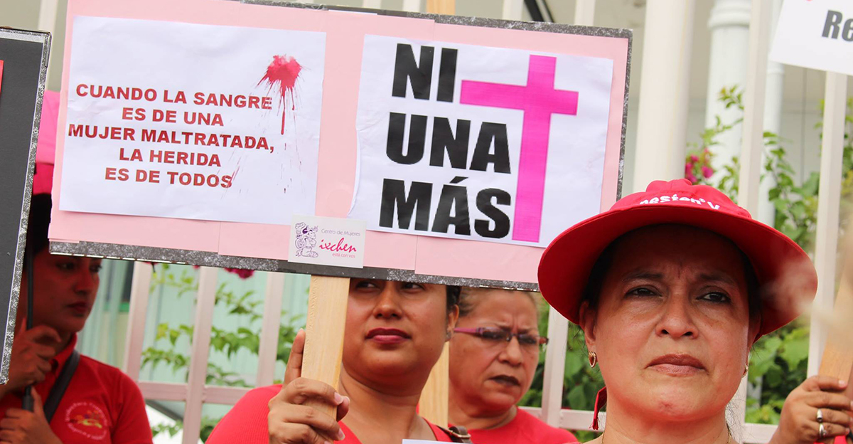 Mujeres durante una protesta en 2017
