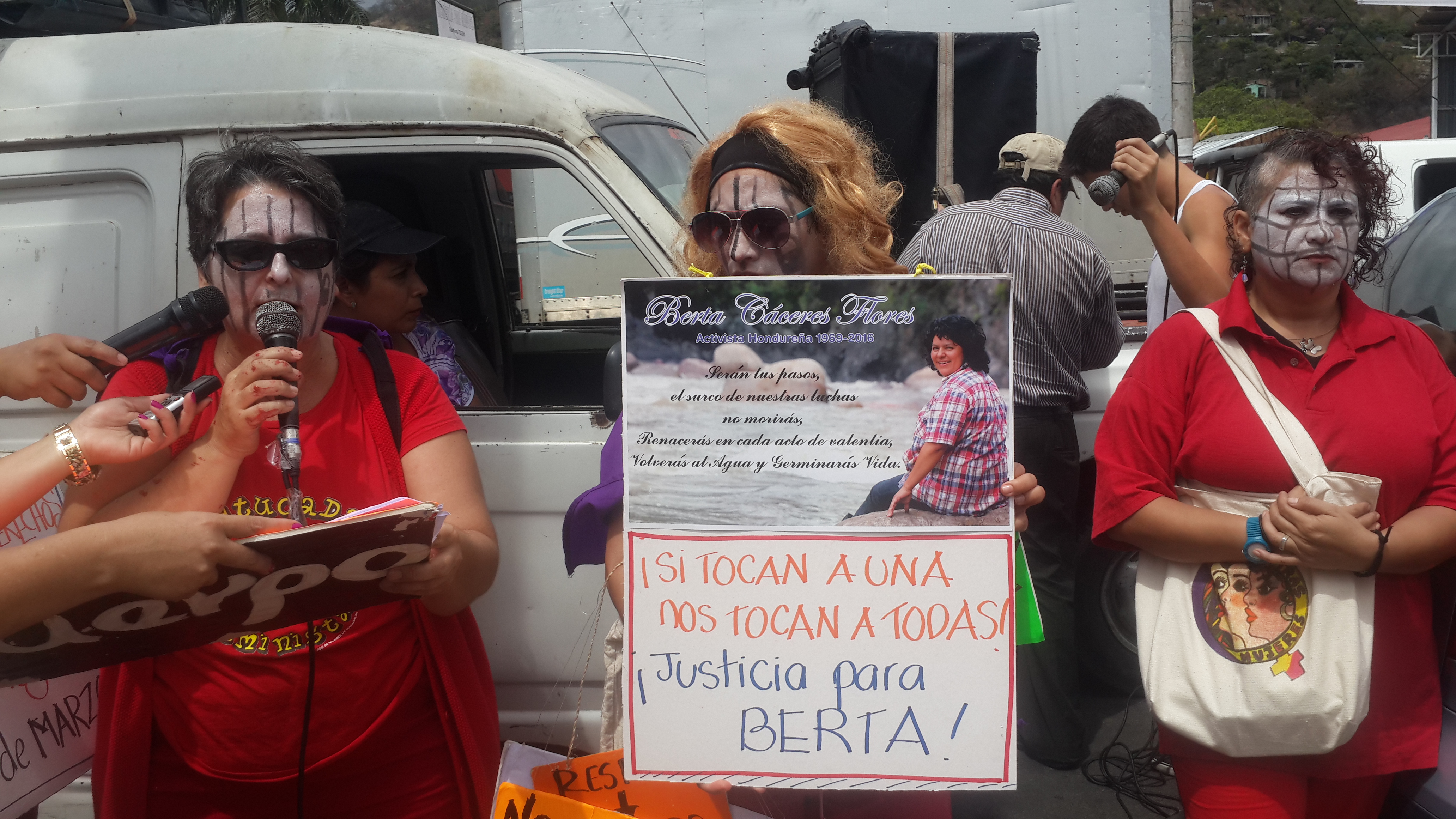 Cadena humana en Matagalpa para defender los derechos de las mujeres 