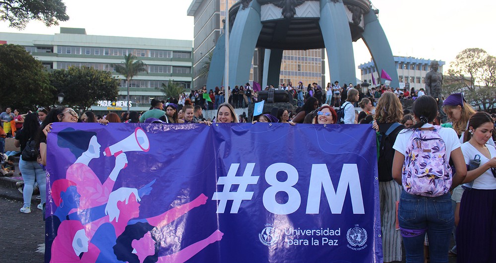 Las mujeres se citaron en el Parque Central de San José para iniciar la marcha por la reivindicación de sus derechos.
